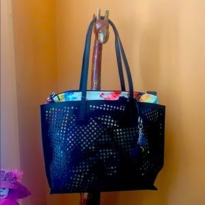 The versatility shopper tote! New!